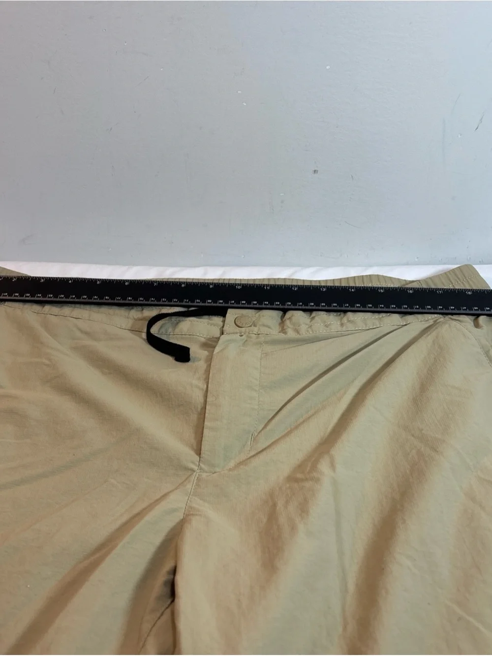 The North Face Men’s Khaki Lightweight Outdoor Shorts. 1171